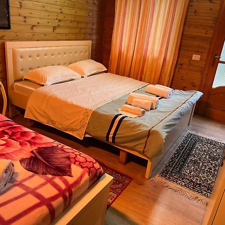 Bujtina Uji I Panjes, Log Cabins Dukat Exterior photo