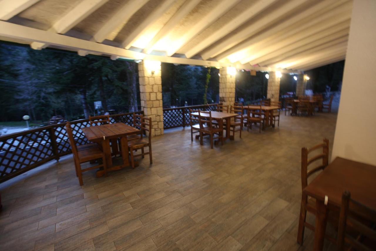 Bujtina Uji I Panjes, Log Cabins Dukat Exterior photo