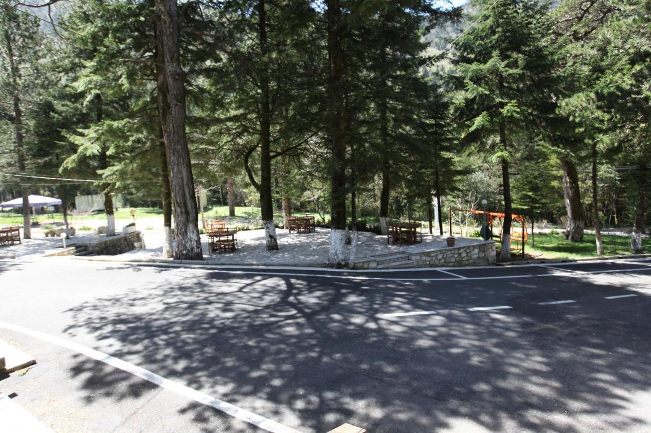 Bujtina Uji I Panjes, Log Cabins Dukat Exterior photo