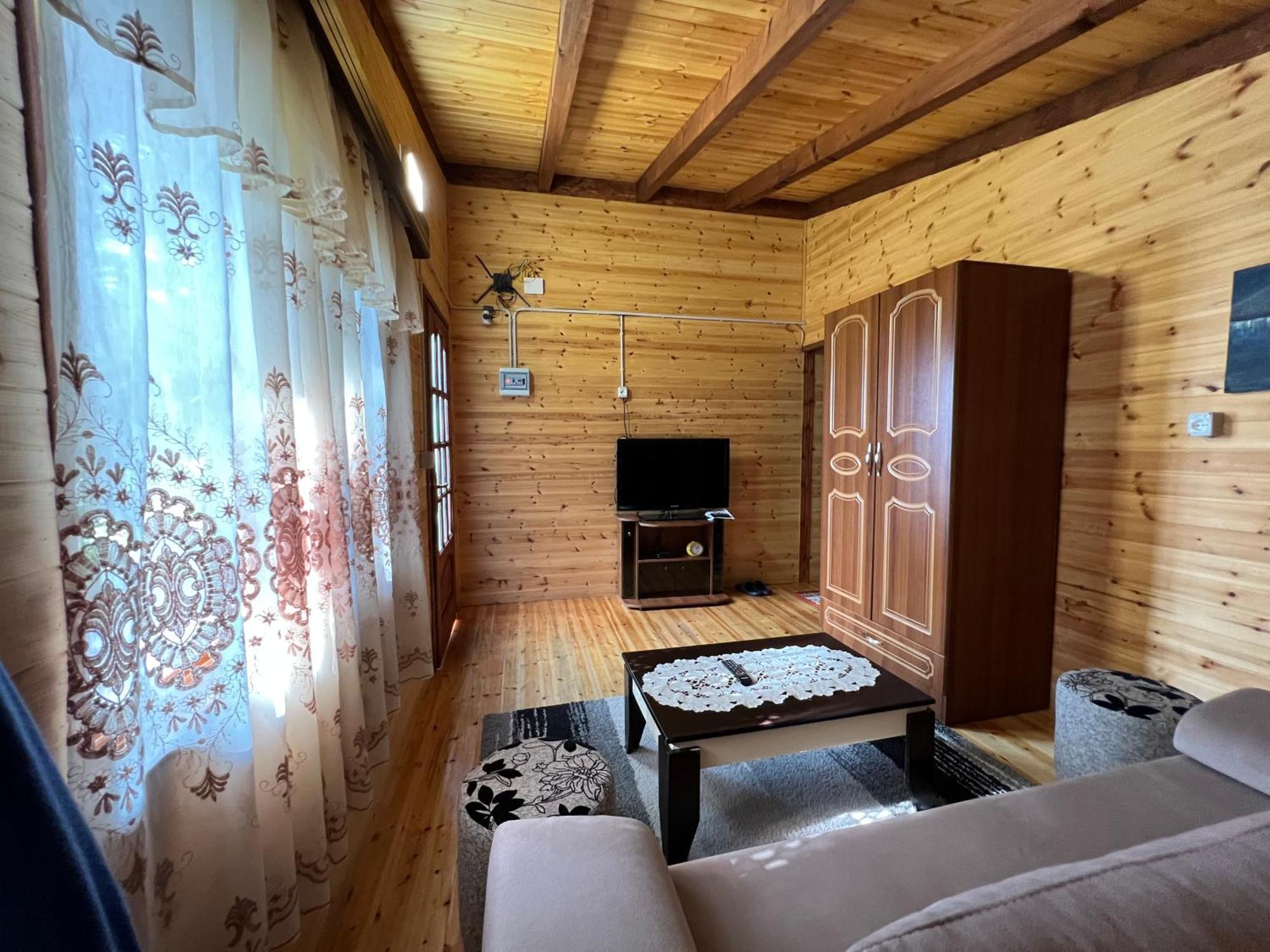 Bujtina Uji I Panjes, Log Cabins Dukat Exterior photo