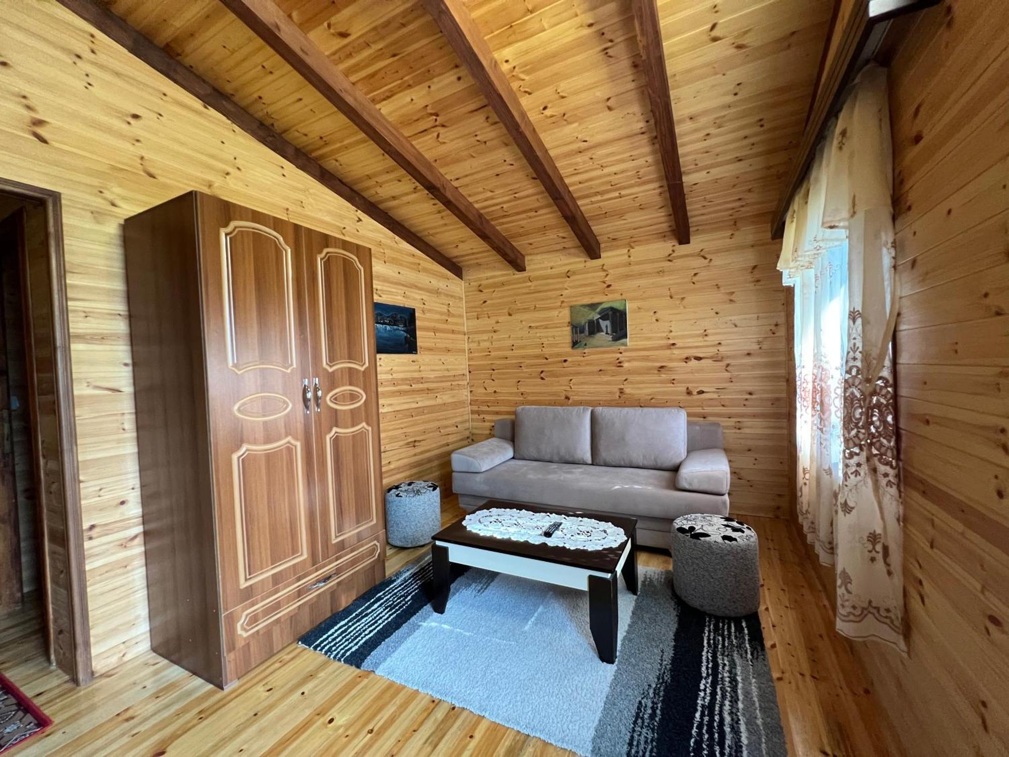 Bujtina Uji I Panjes, Log Cabins Dukat Exterior photo