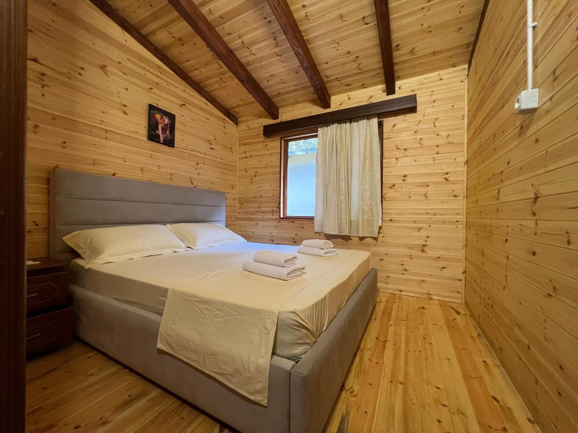 Bujtina Uji I Panjes, Log Cabins Dukat Exterior photo