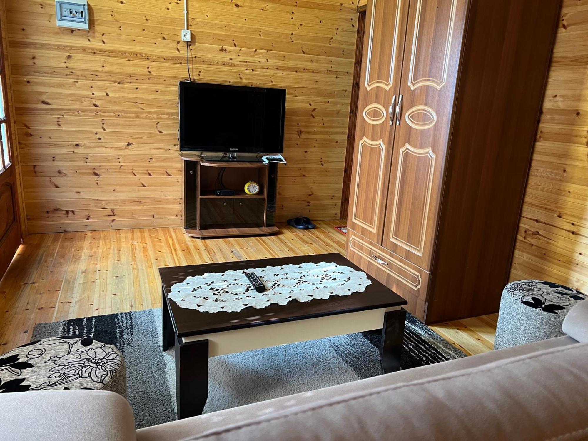 Bujtina Uji I Panjes, Log Cabins Dukat Exterior photo