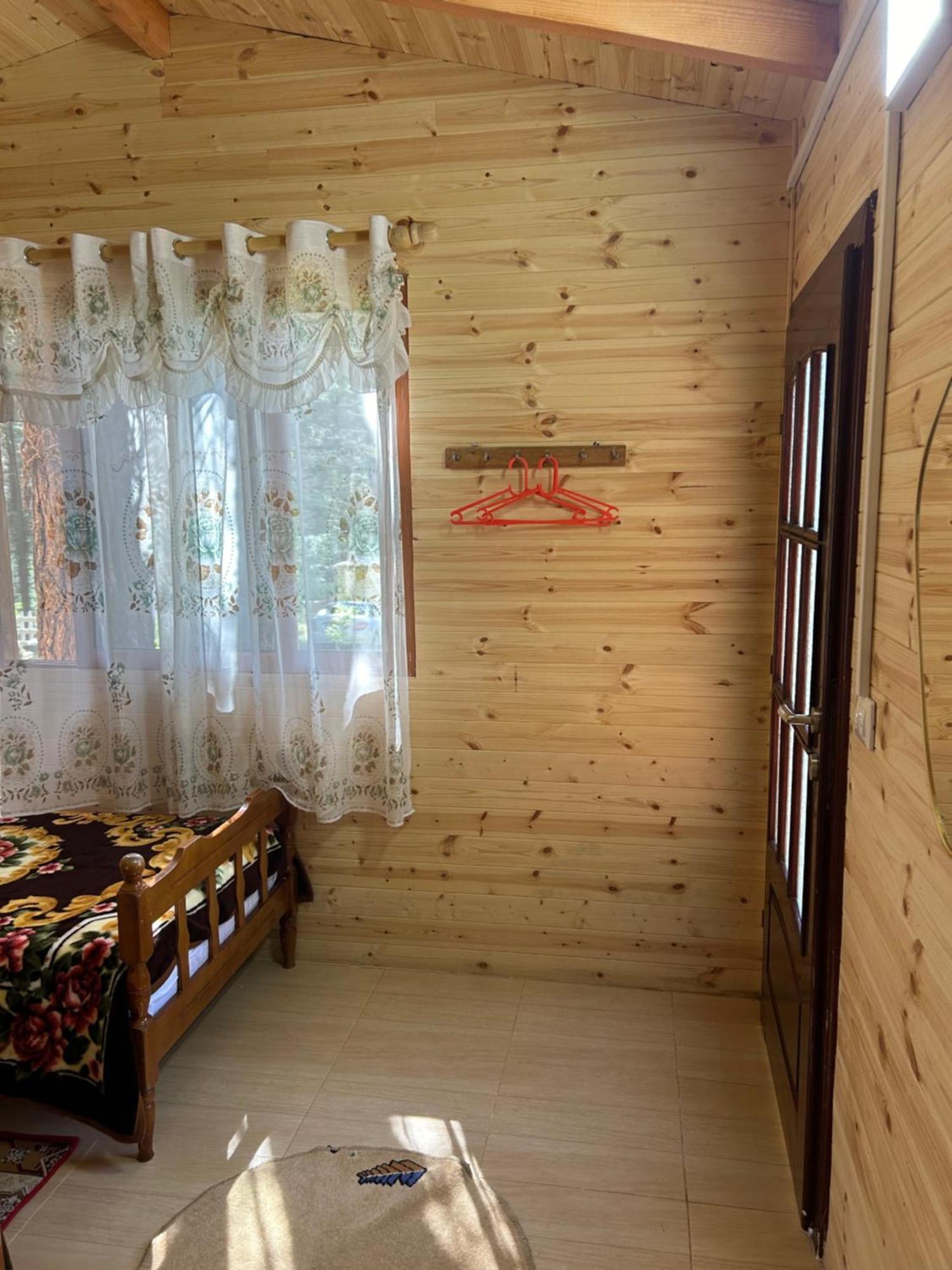 Bujtina Uji I Panjes, Log Cabins Dukat Exterior photo